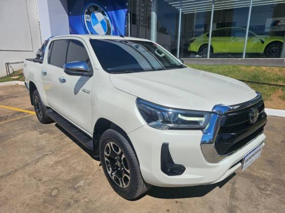 TOYOTA HILUX 2.8 D-4D TURBO DIESEL CD SRX 4X4 AUTOMÁTICO TOYOTA HILUX 2.8 D-4D TURBO DIESEL CD SRX 4X4 AUTOMÁTICO